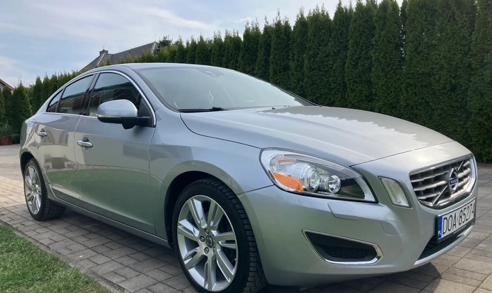 Volvo S60 cena 44900 przebieg: 149900, rok produkcji 2010 z Brusy małe 121